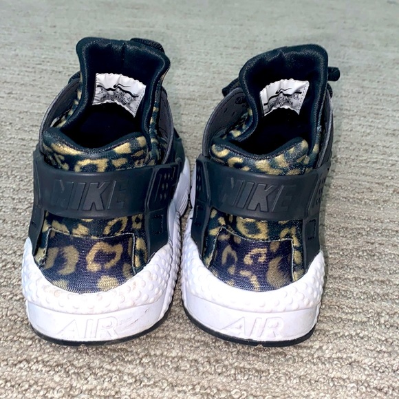 Women’s Nike Huarache - Picture 2 of 4